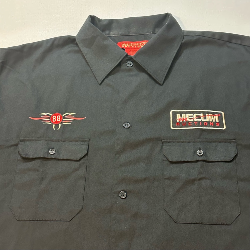 Mecum Auctions Racing Shirt XXL NWT Black Button Up Car Graphic